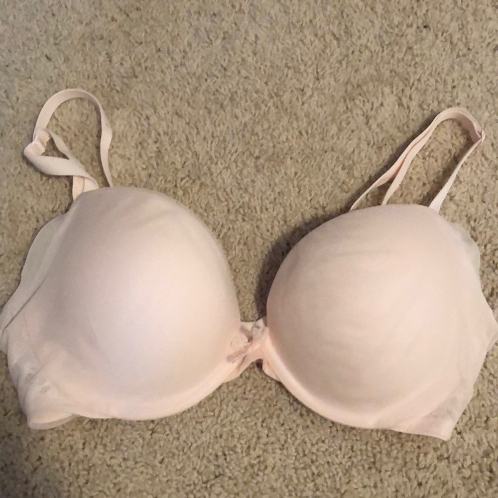 Victoria’s Secret Lined Plunge Bra Light Pink Lace